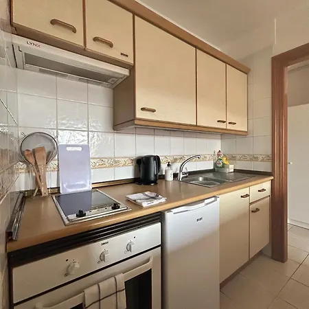 Apartment 2 Bed With Pool Views In Americas K201